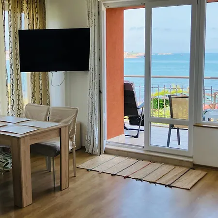 Апартамент Wonderful Near The Sea *