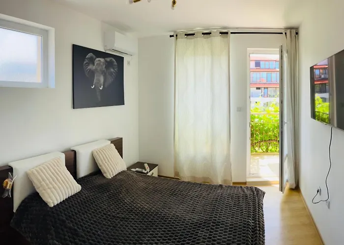 Апартаменты Wonderful Near The Sea Созополь